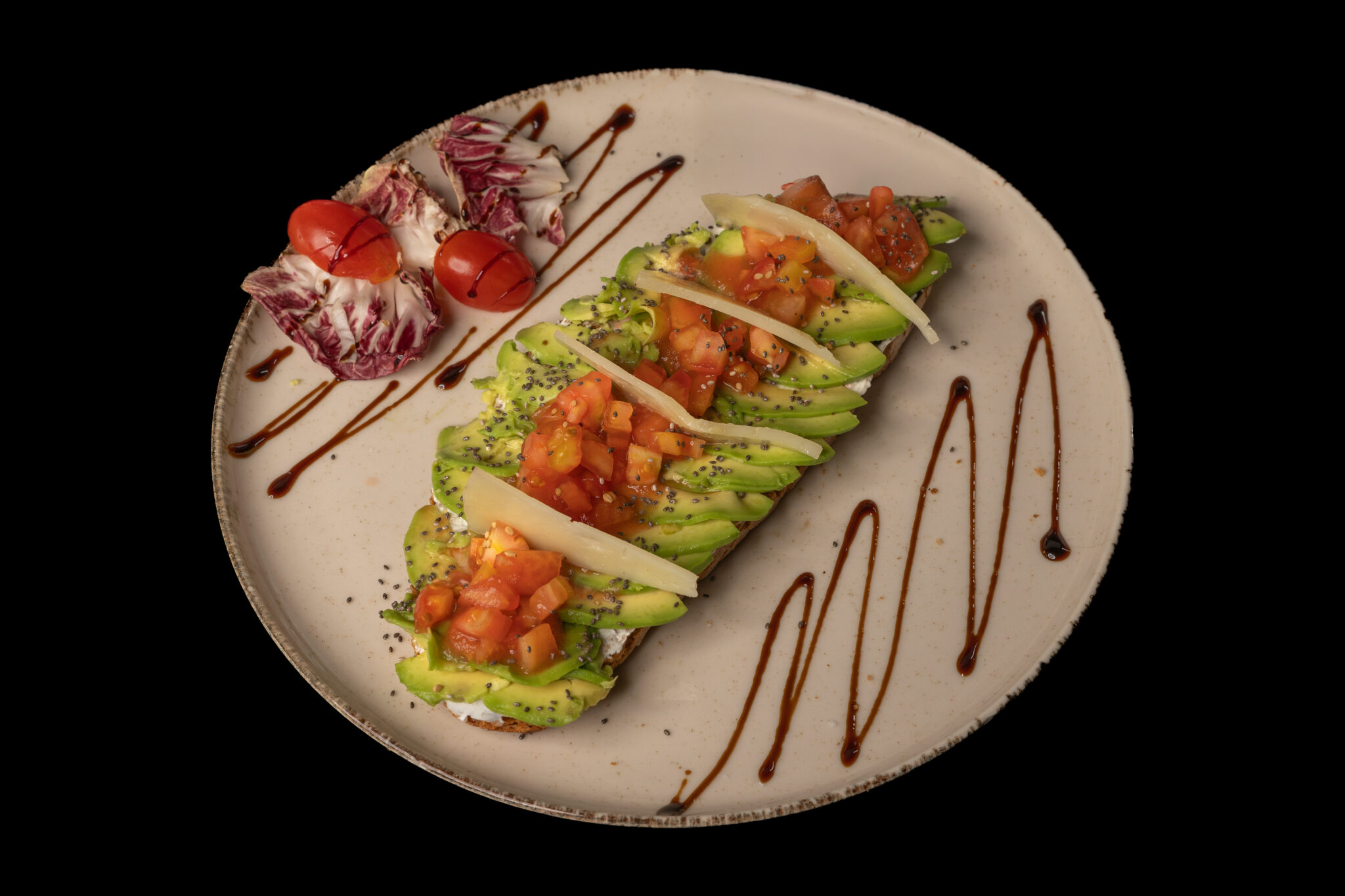 Queso curado y tomate en dados